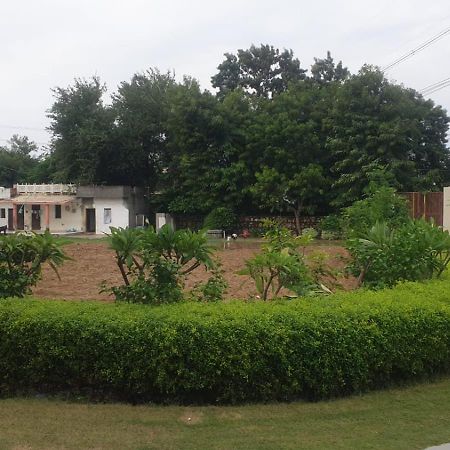 Maharaja Farms Hotel คูร์เคาน์ ภายนอก รูปภาพ